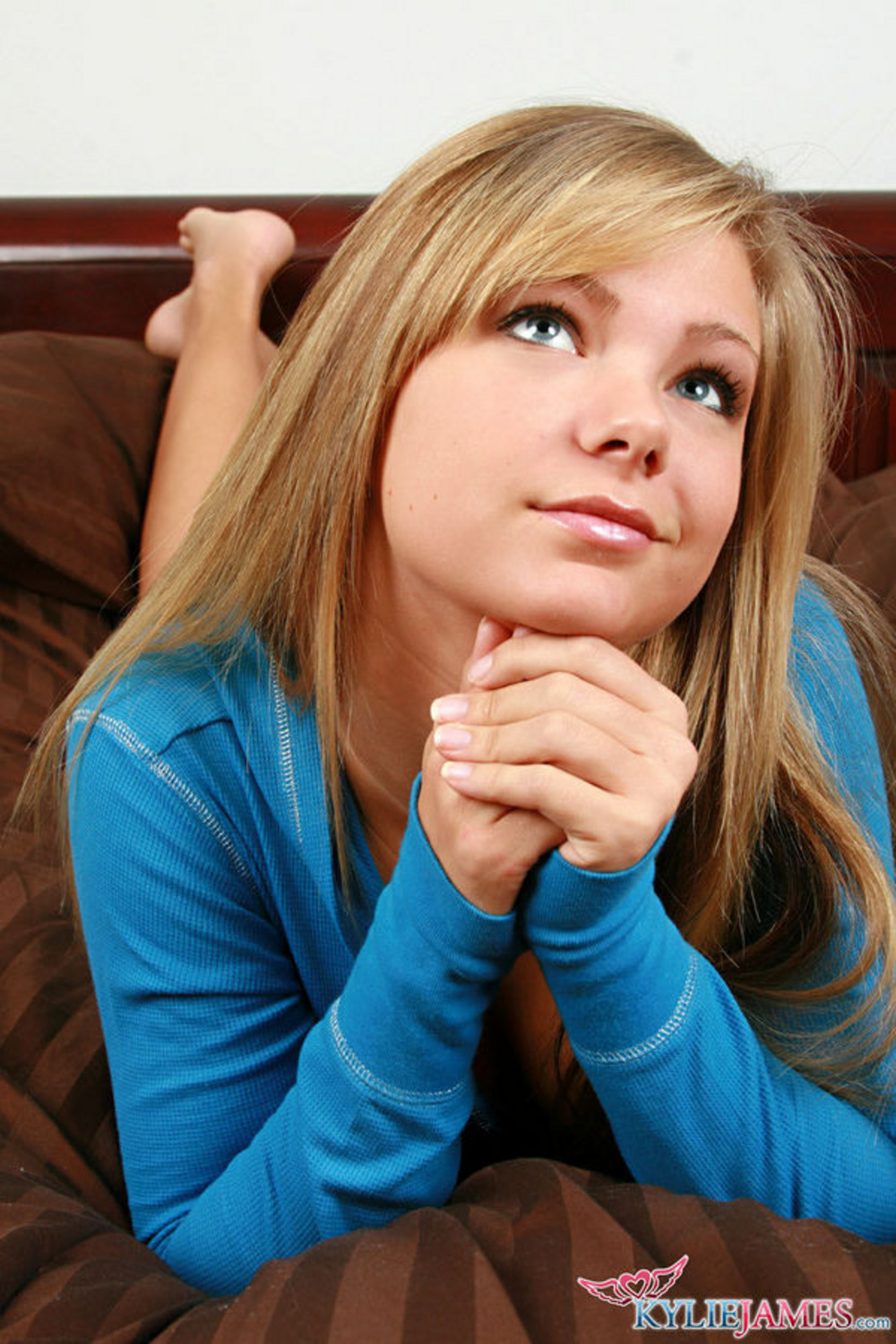 Kylie James Striptease