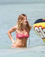 Sienna Miller Bikini Pics
